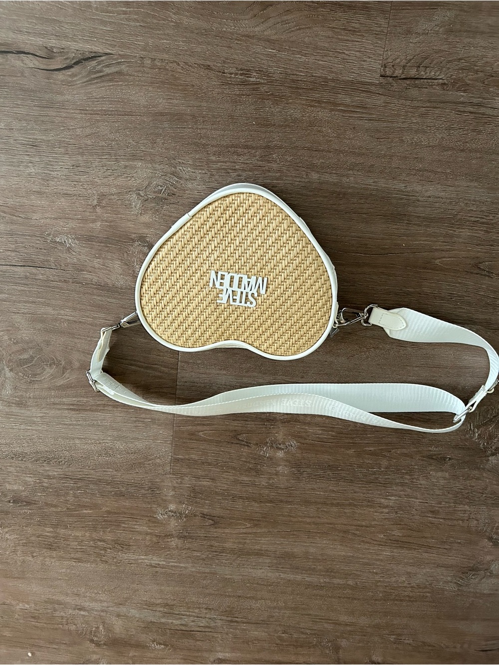 Steve Madden NWOT Heart Crossbody Bag - White & Natural Straw - Picture 3 of 6